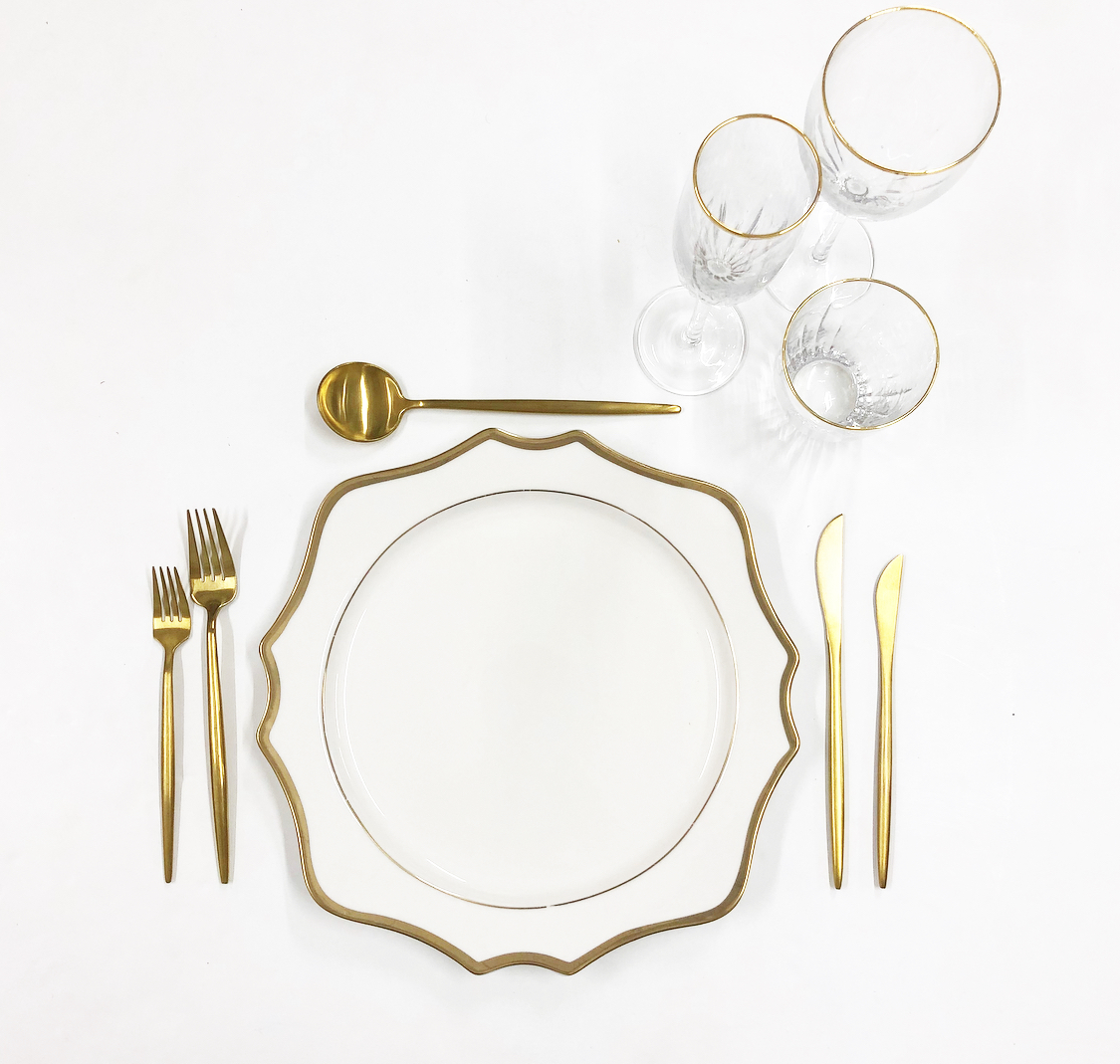 White & Gold – Ornate Charger Package