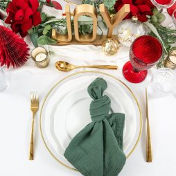 The Classic Christmas Tablescape
