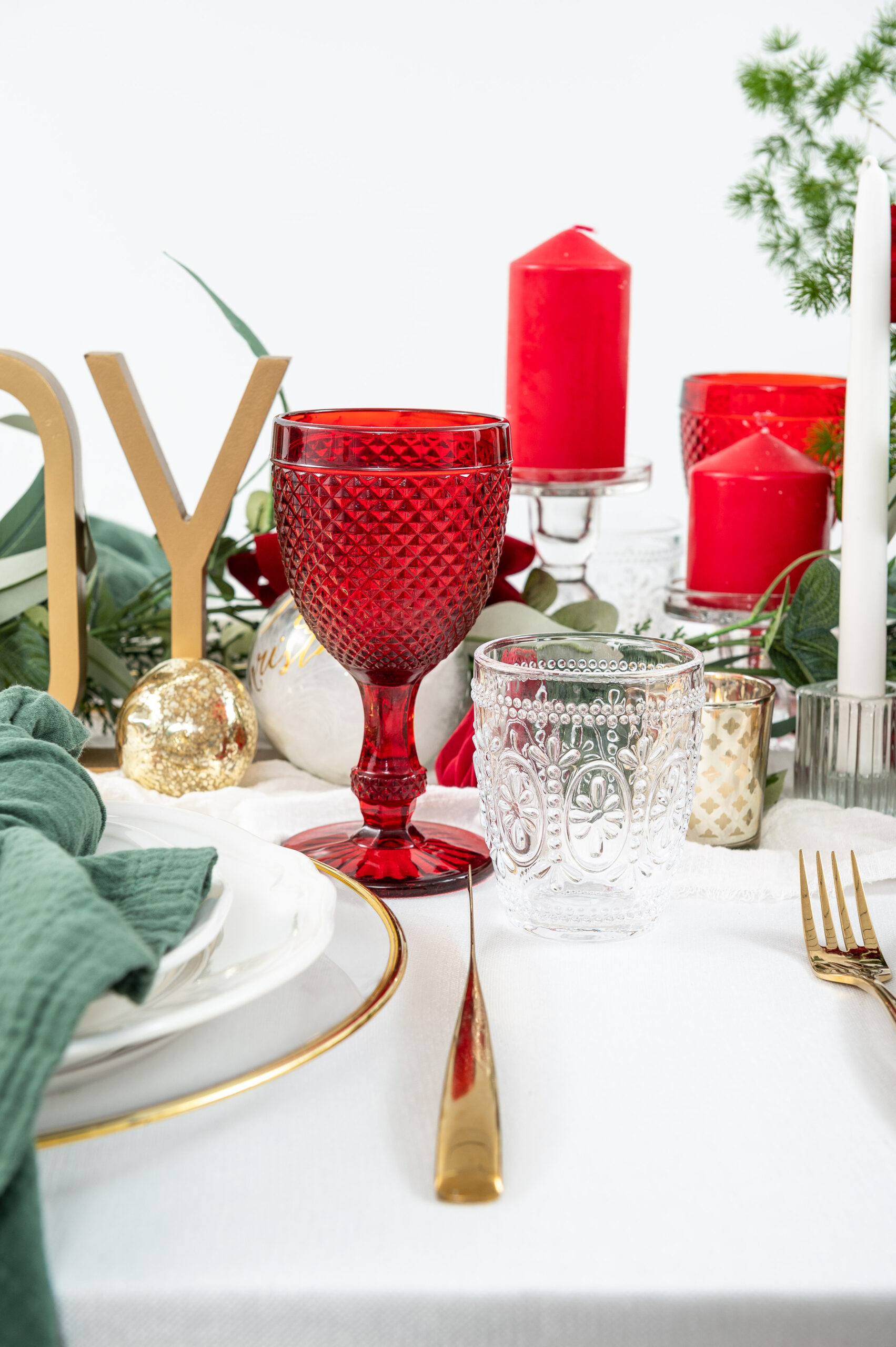 The Classic Christmas Tablescape